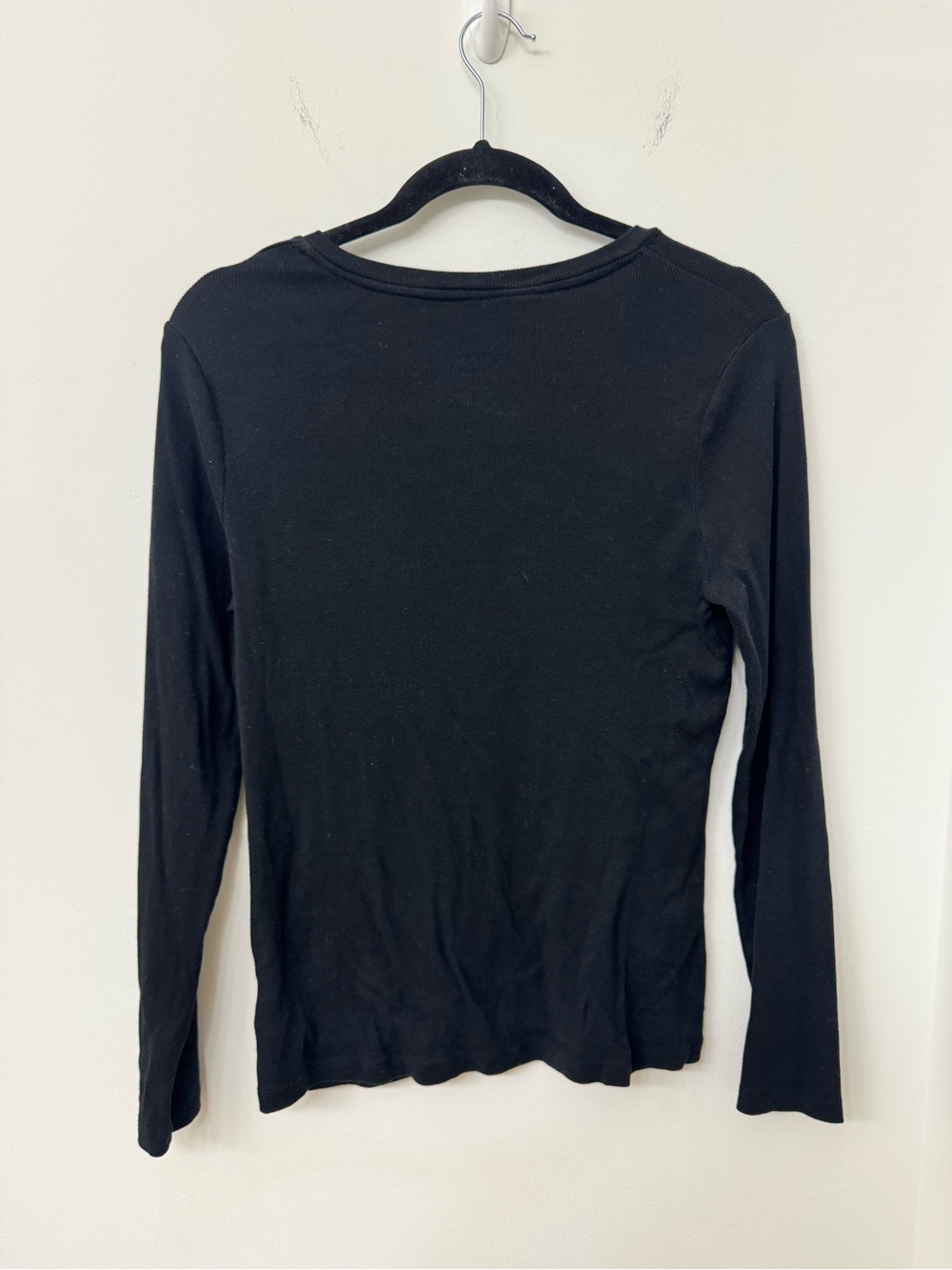 Black V-Neck Ribbed Long Sleeve - Picture 2 of 3
